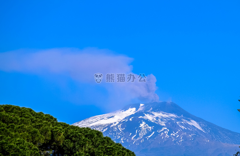 积极的 火山 景观