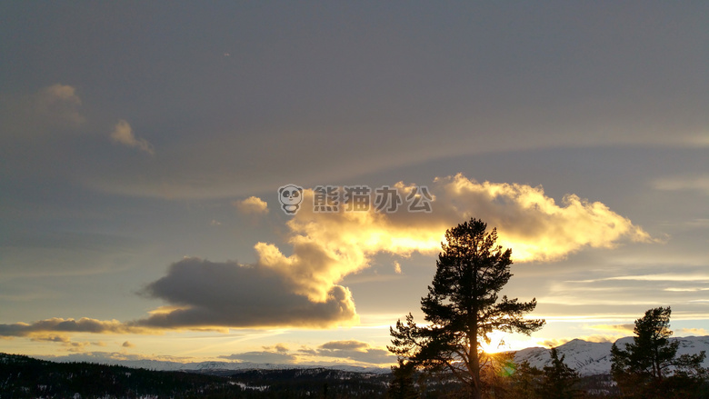 山 挪威 日落