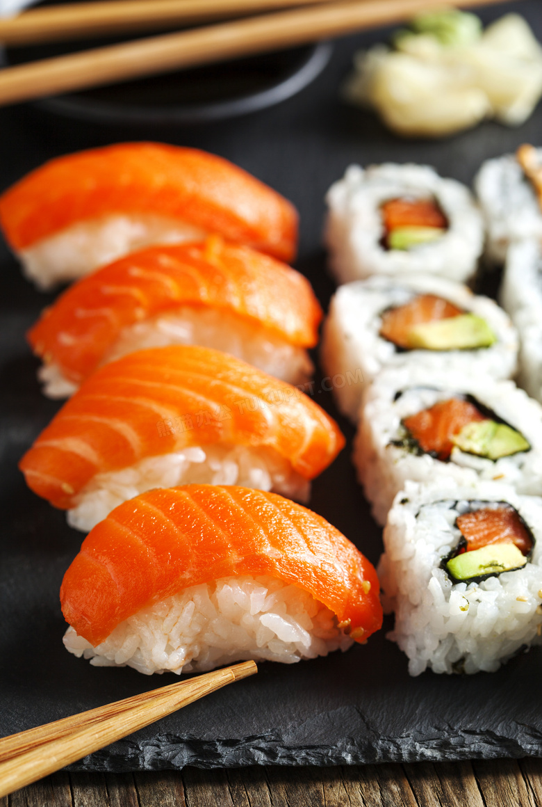 三文鱼等口味寿司特写摄影高清图片