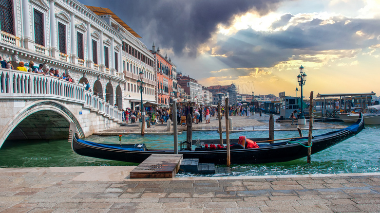 在云层阳光下的威尼斯风光摄影图片