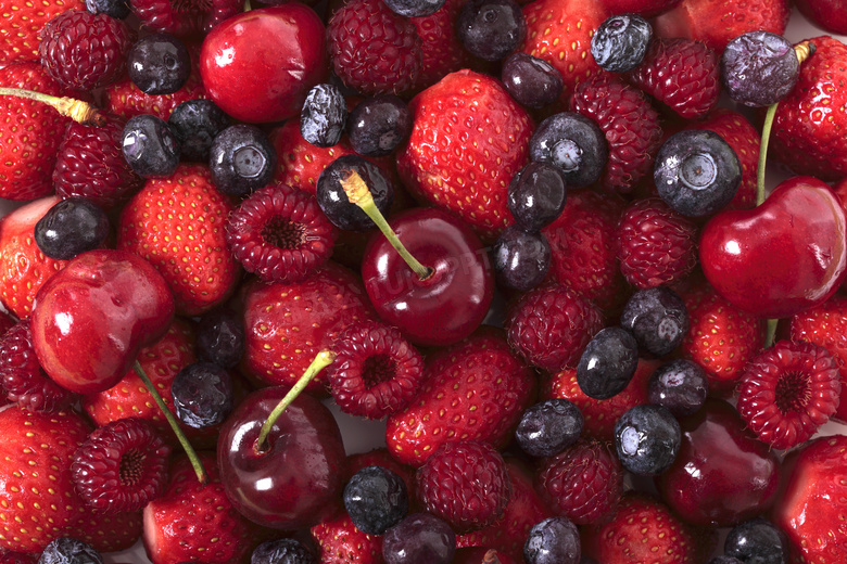 草莓蓝莓与樱桃等水果摄影高清图片