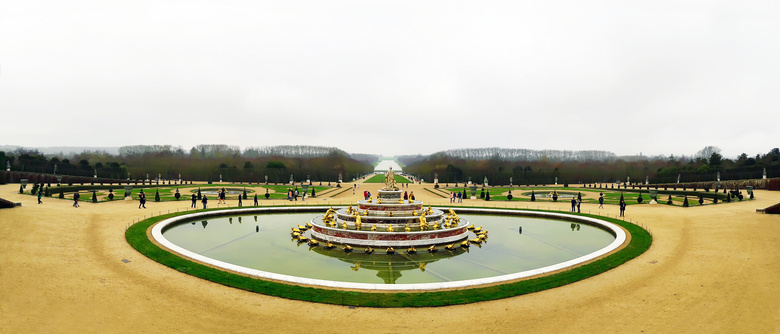 凡尔赛花园里的拉托纳喷泉摄影图片