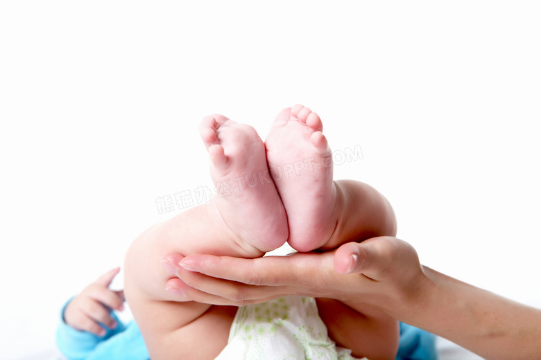 手托起的婴儿脚丫摄影图片