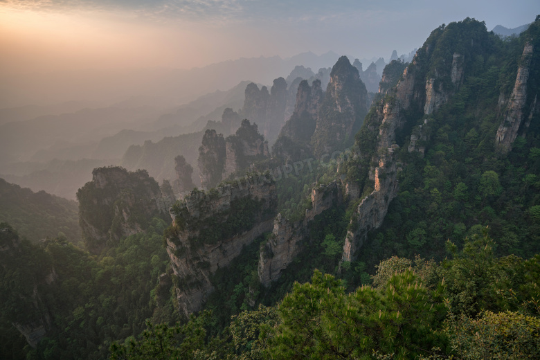 山间奇石怪峰自然风光摄影高清图片