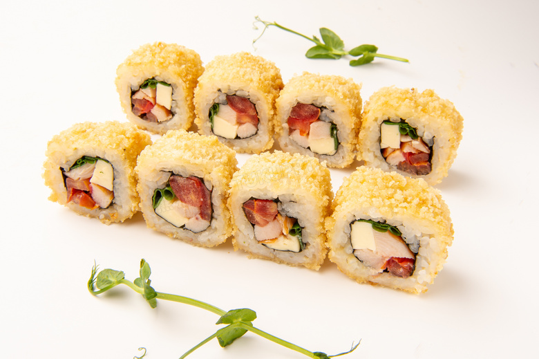 精心摆放好的美味寿司摄影高清图片