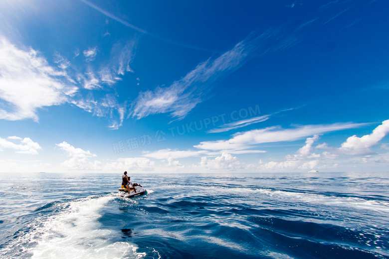 大海中的摩托艇高清摄影图片