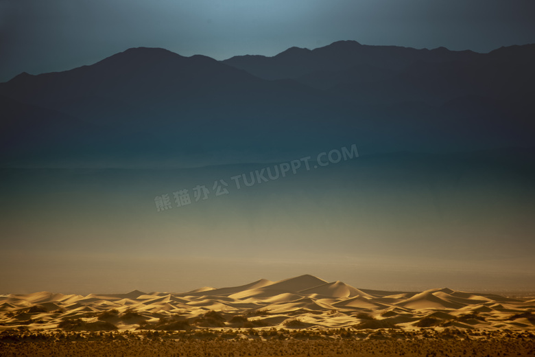 远山与连绵的沙丘风光摄影高清图片