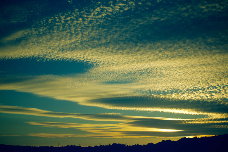 白云后的夕阳晚霞风光摄影高清图片
