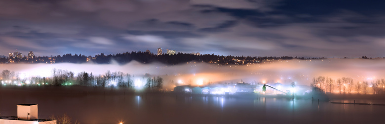 雾气升腾城市夜景风光摄影高清图片