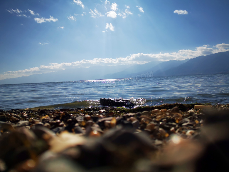阳光下的洱海美丽风光摄影图片