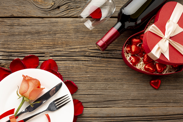 刀叉餐具与礼物盒红酒摄影高清图片