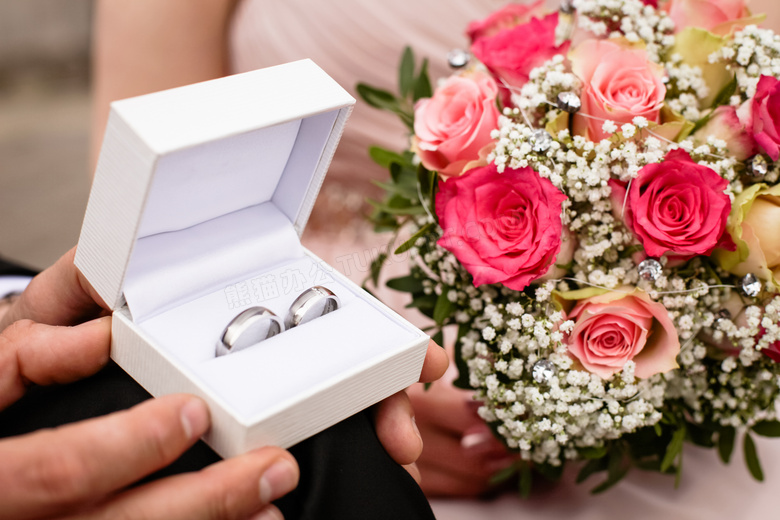 结婚用捧花与戒指特写摄影高清图片
