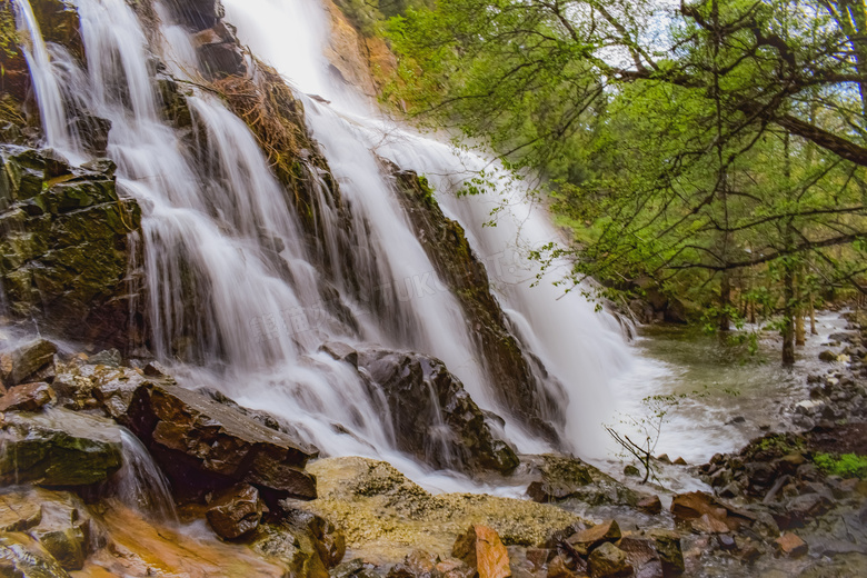 山林中的瀑布自然美景摄影高清图片
