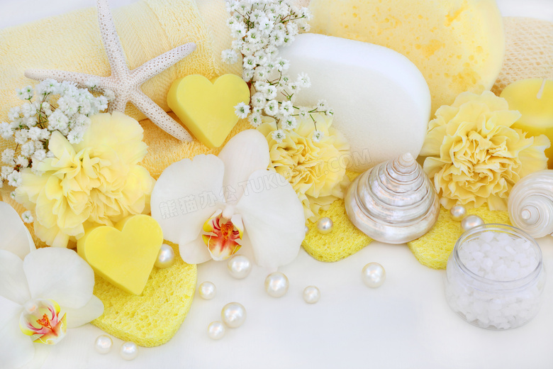 珍珠花朵与海绵擦特写摄影高清图片