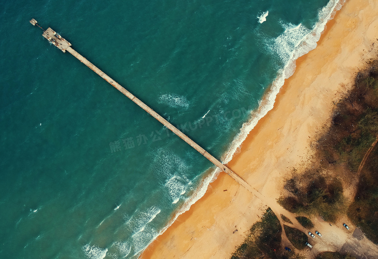 鸟瞰视角大海栈桥沙滩摄影高清图片