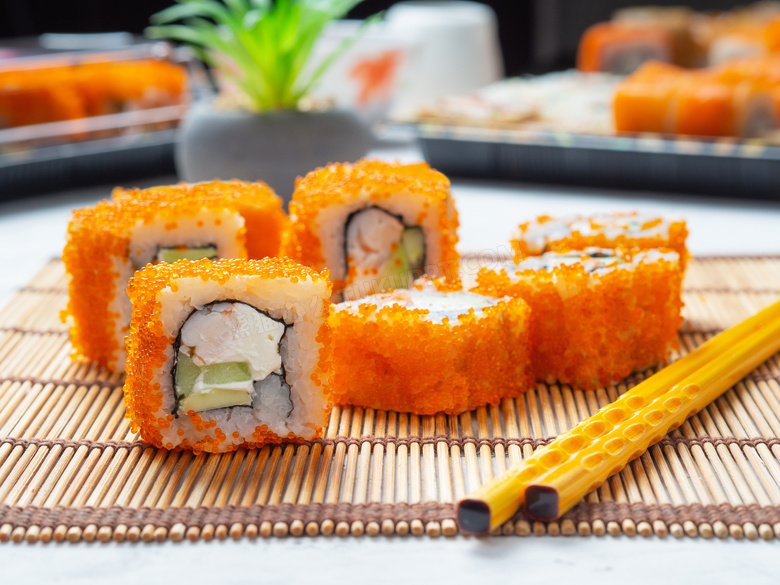 制作好的寿司美食特写摄影高清图片
