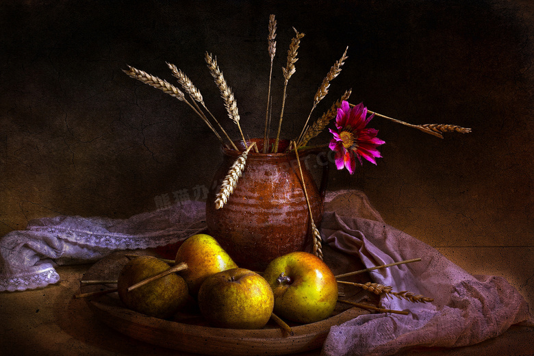苹果与陶罐里的麦穗等摄影高清图片