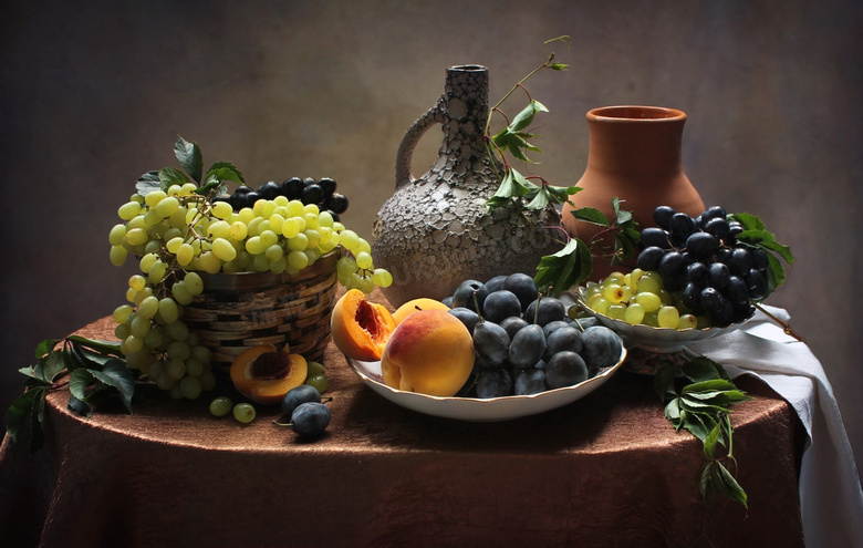 蓝莓葡萄与陶罐等特写摄影高清图片