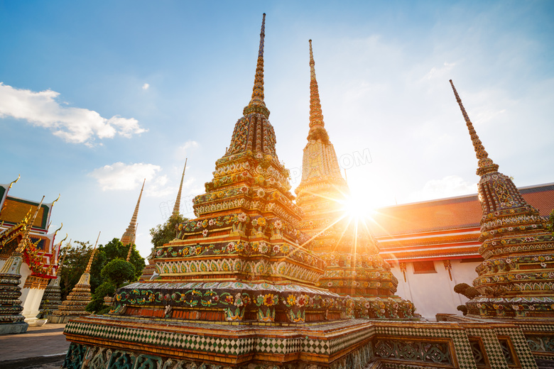 泰国曼谷的卧佛寺灯光摄影高清图片