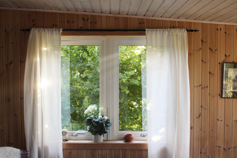 木屋窗台花卉植物特写摄影高清图片