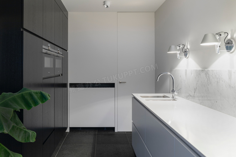 厨房橱柜与壁灯操作台摄影高清图片