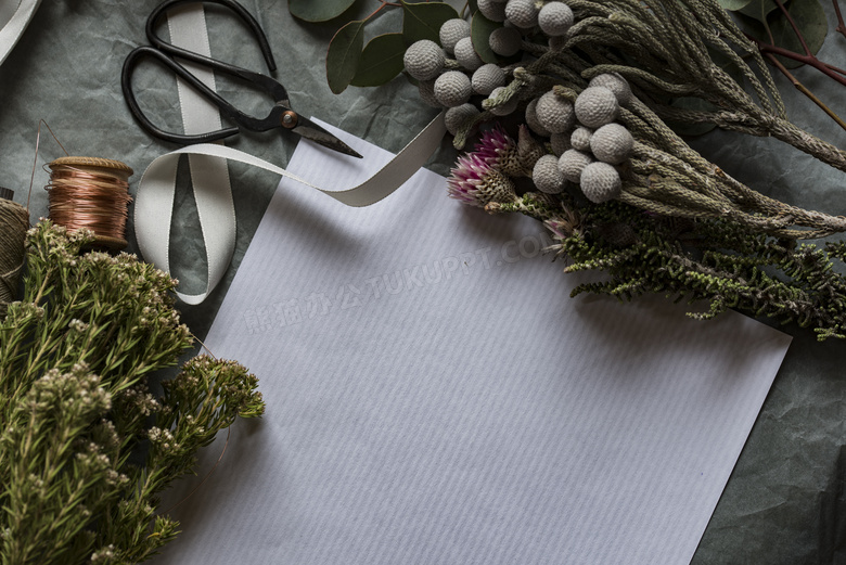 缎带与剪刀等花朵包装用品高清图片