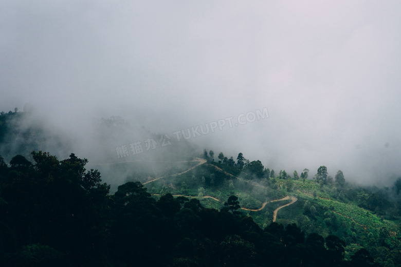 被云雾笼罩的盘山小路摄影高清图片