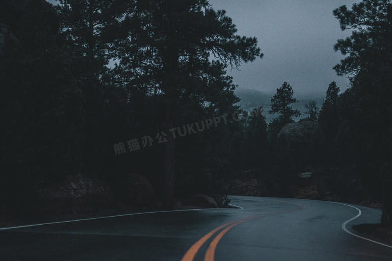 道路与山间的树木风光摄影高清图片