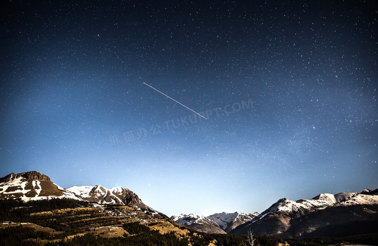 大雪山与灿烂星空风光摄影高清图片