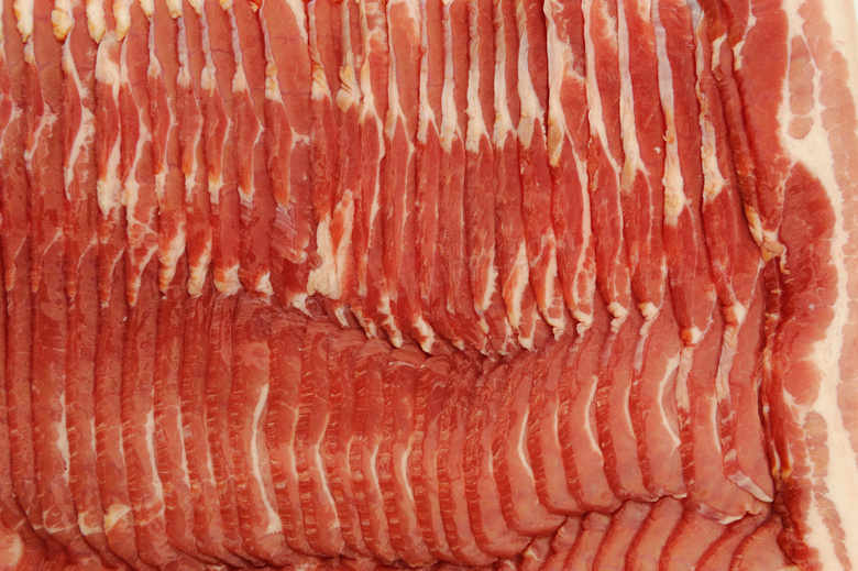 密集叠放着的精选鲜肉摄影高清图片