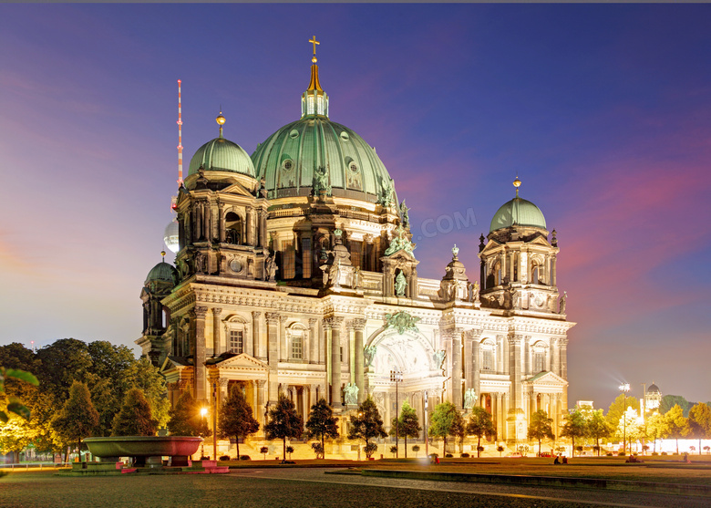 灯火辉煌的柏林大教堂摄影高清图片