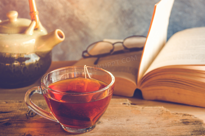 茶壶茶杯与打开的书本摄影高清图片