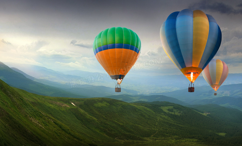 连绵起伏山峦上空的热气球高清图片