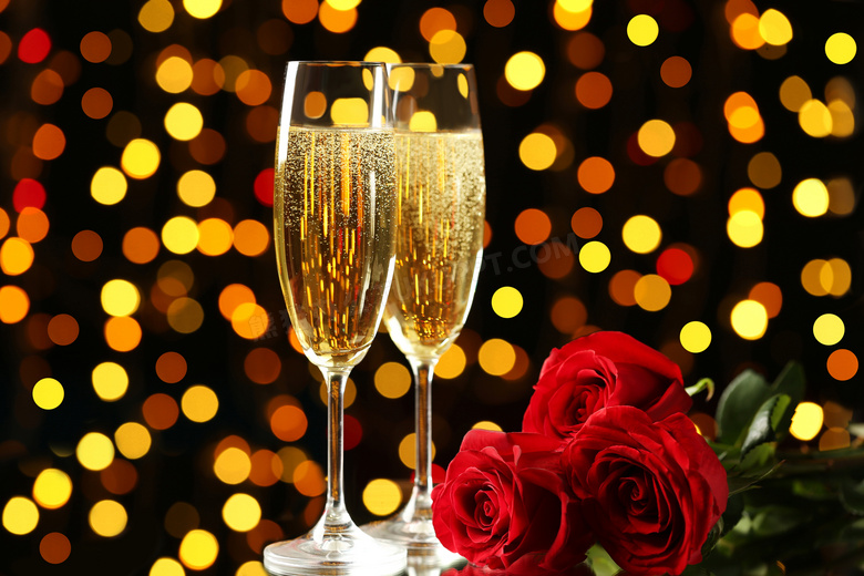 红玫瑰花与两杯香槟酒摄影高清图片