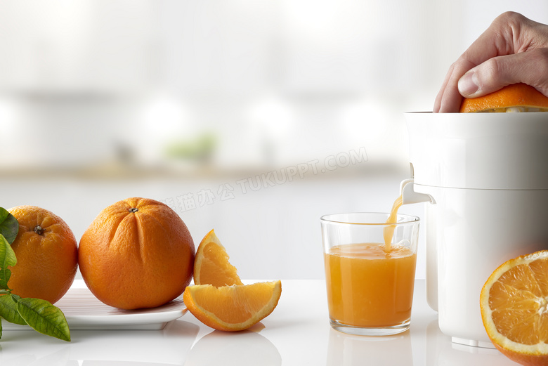 榨汁机与切开了的橙子摄影高清图片