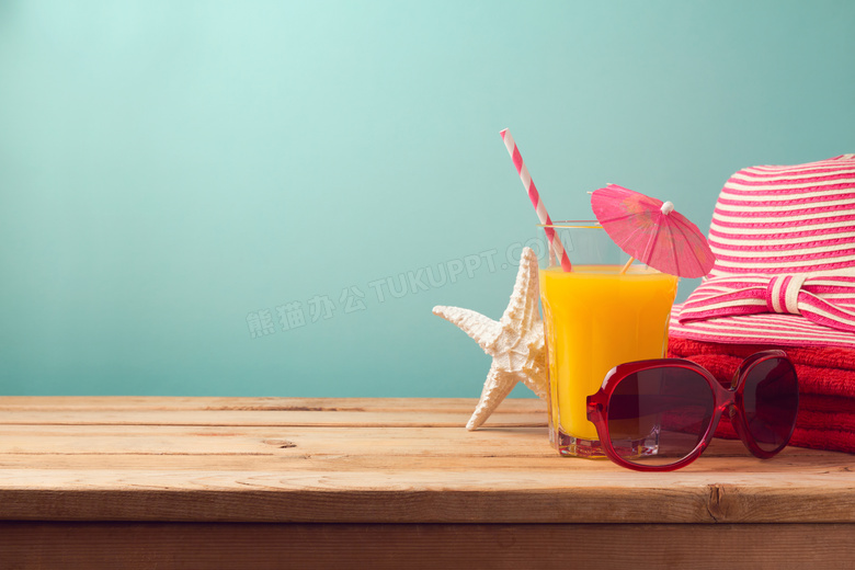 桌上的果汁与海星等物摄影高清图片