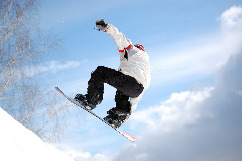 半空中的滑雪人物背影主题摄影图片