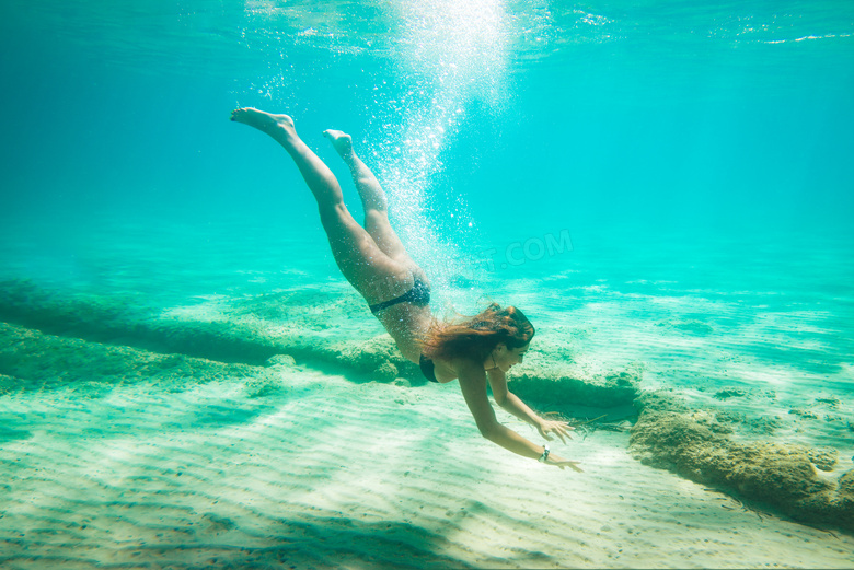 湛蓝水下美女人物写真摄影高清图片