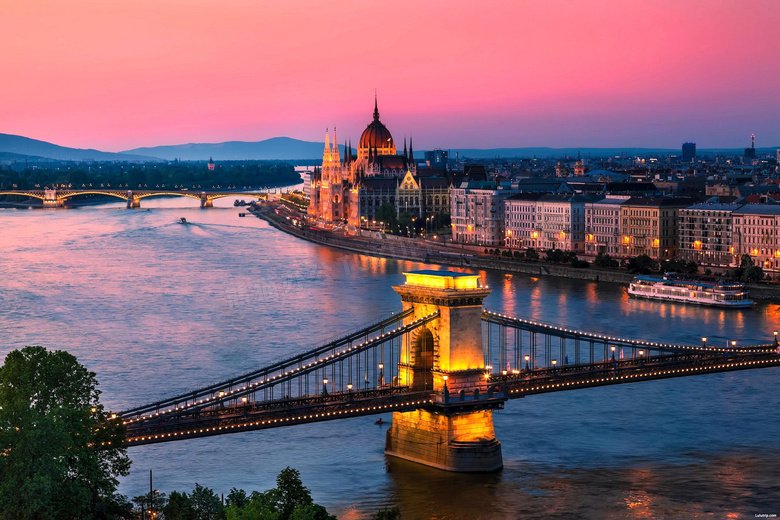 柏林美丽夜景和大桥摄影图片