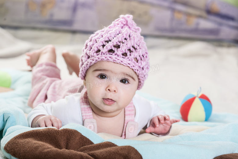 戴着镂空毛线帽的宝宝摄影高清图片