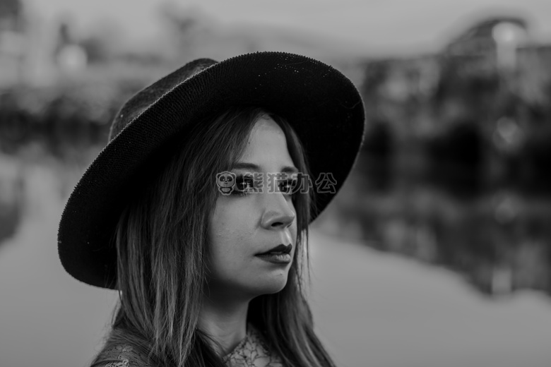 黑白 时尚 女性的