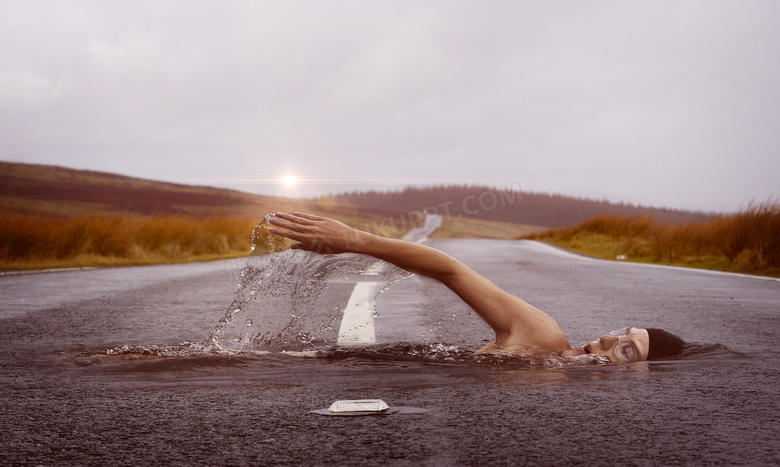 公路上游泳的人物创意设计高清图片
