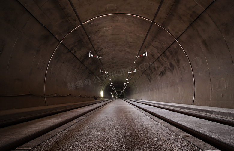 延伸到远方的隧道内景摄影高清图片