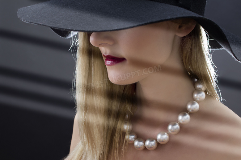 戴珍珠项链的美女人物摄影高清图片