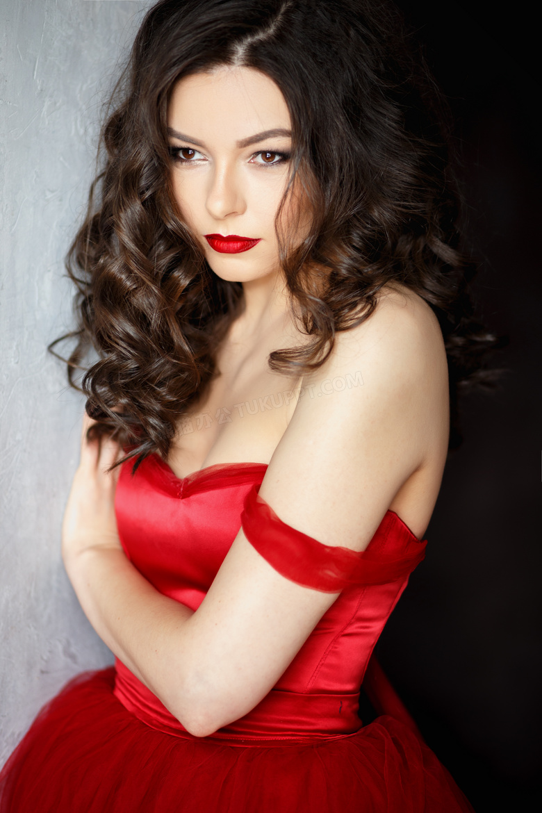 红色裙装唇妆美女人物摄影高清图片