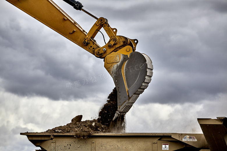 工地现场施工作业的挖掘机高清图片