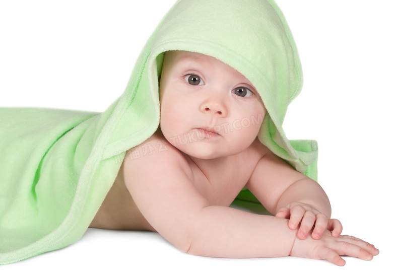 披着绿色毛巾的小宝宝摄影高清图片