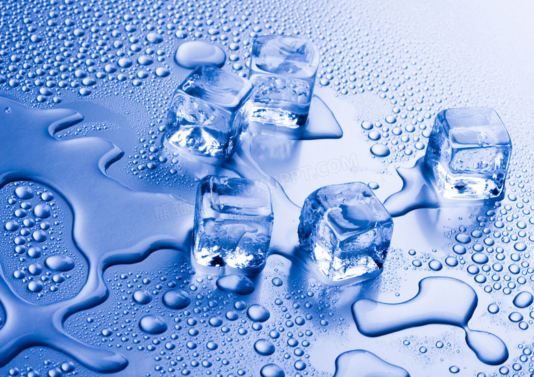水珠与融化出水的冰块摄影高清图片