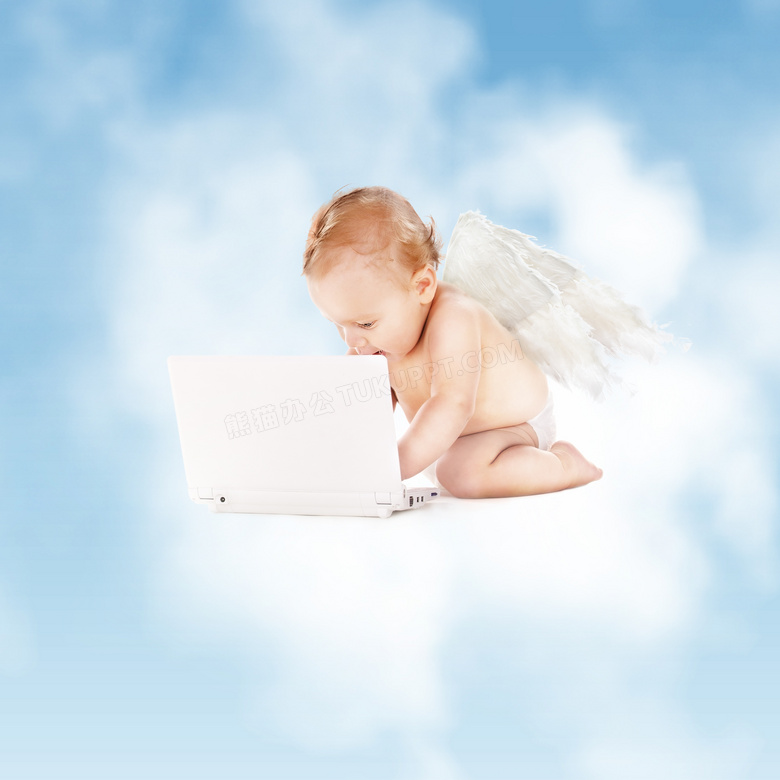 在玩着电脑的天使宝宝创意高清图片