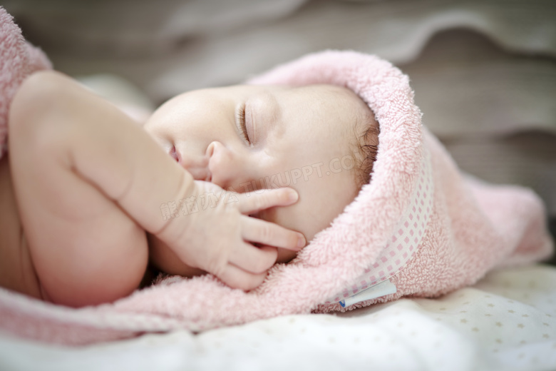 穿着婴儿服的可爱宝宝摄影高清图片